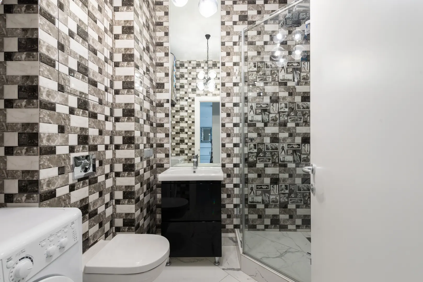 7 Practical Ideas for Improving a Bathroom Without a Window