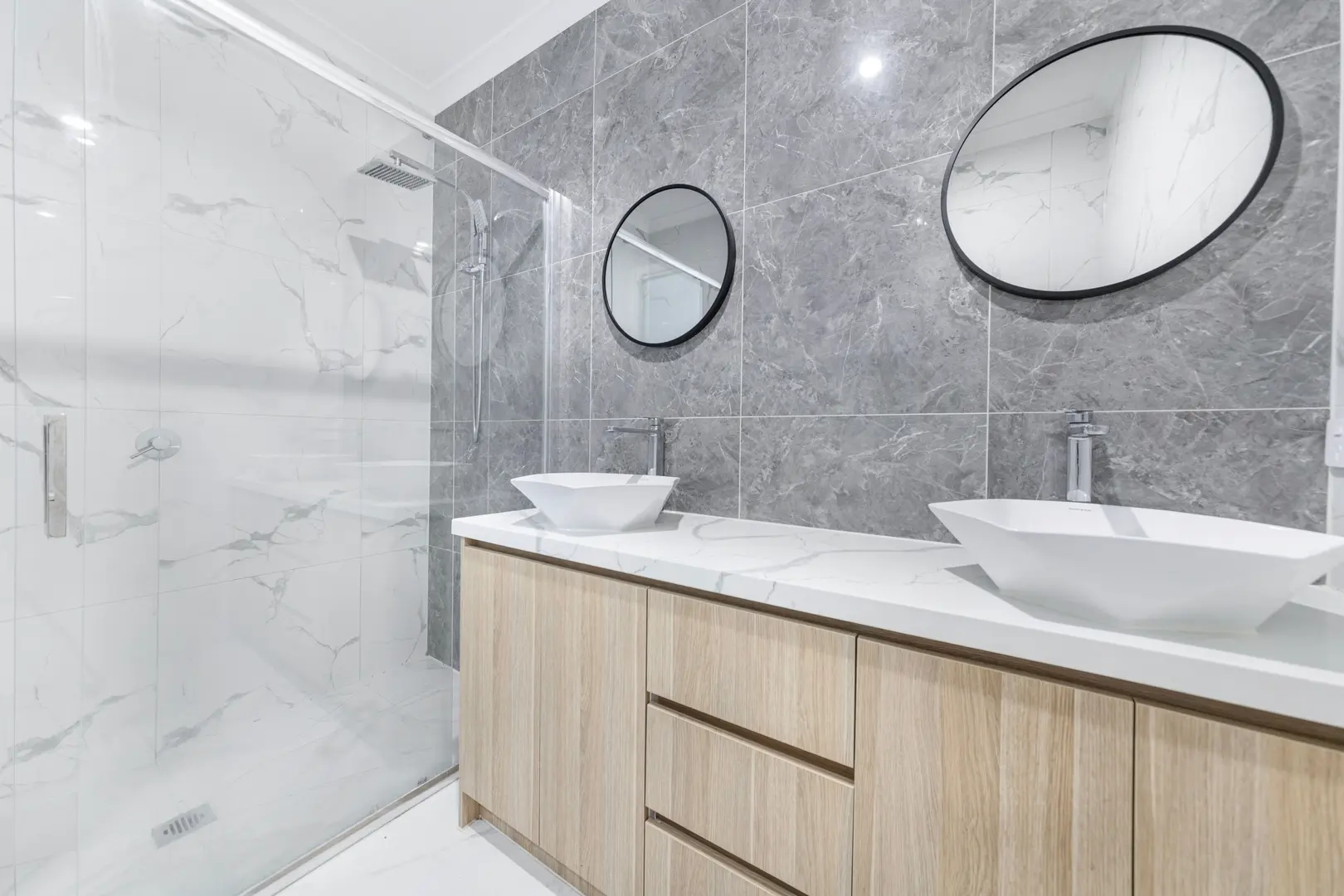 How to Choose the Right Bathroom Mirror Size