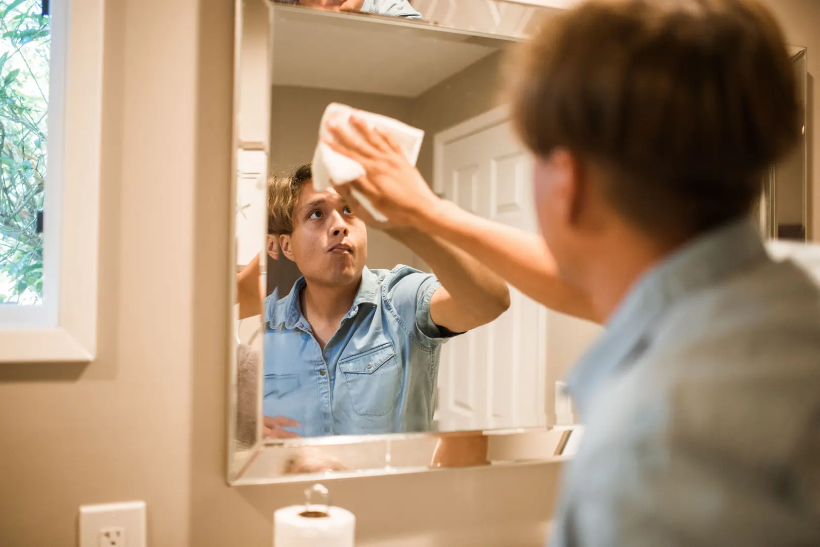 How to Clean a Bathroom Mirror Without Streaks