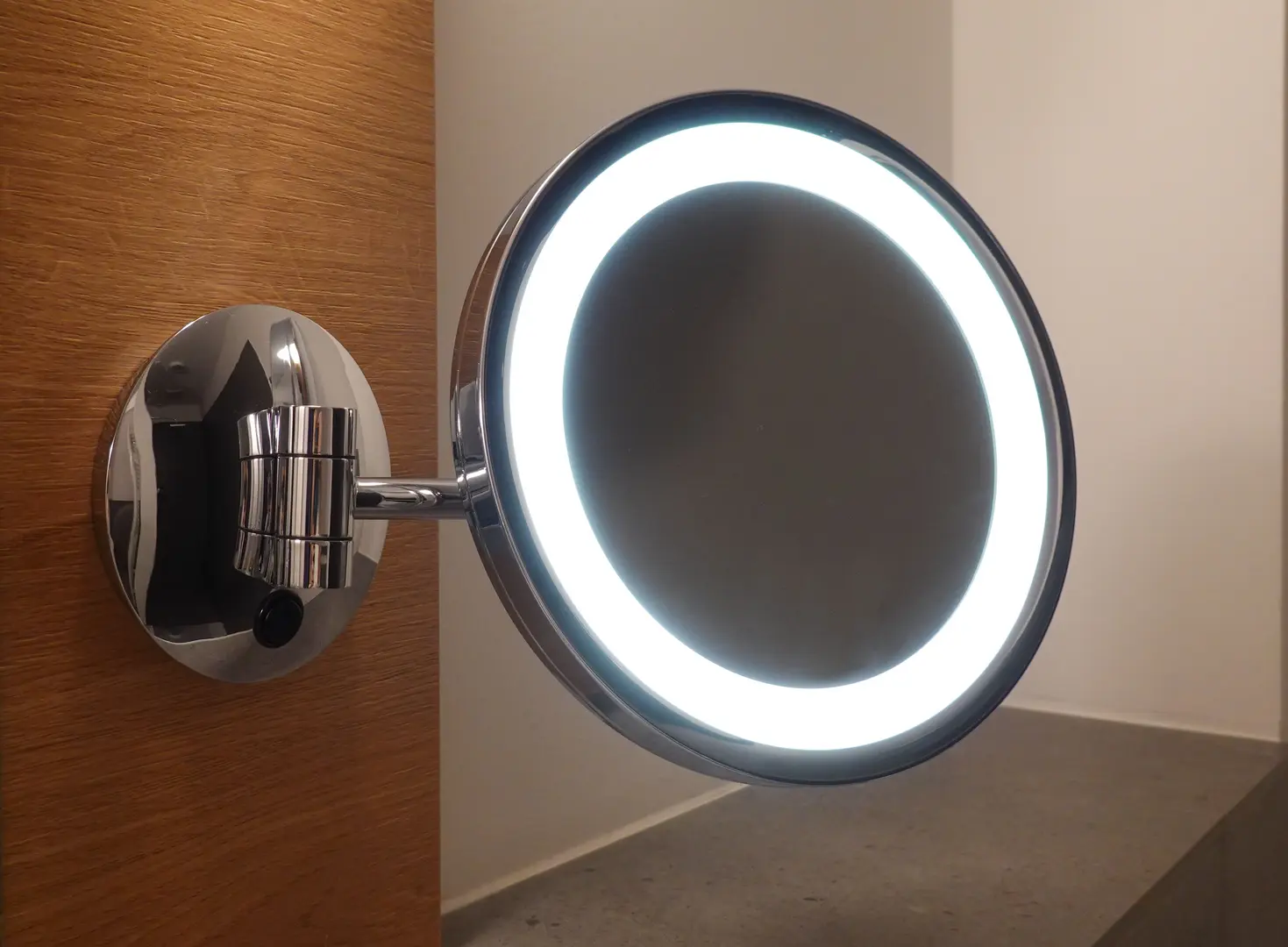 7 Mistakes to Avoid When Hanging an LED Mirror